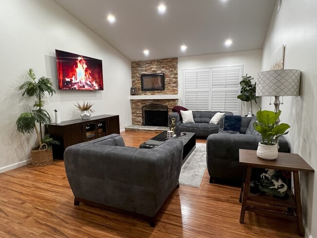 Building Photo - 18411 Algiers St