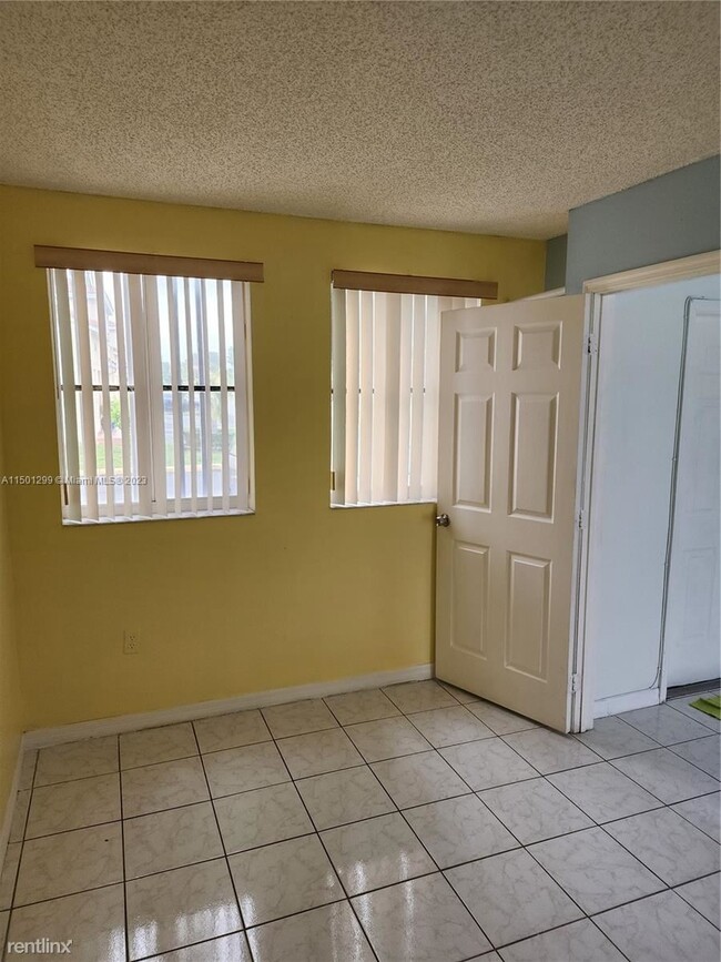 Building Photo - 4 br, 3 bath Condo - 384 NW 114th Ave # 20...