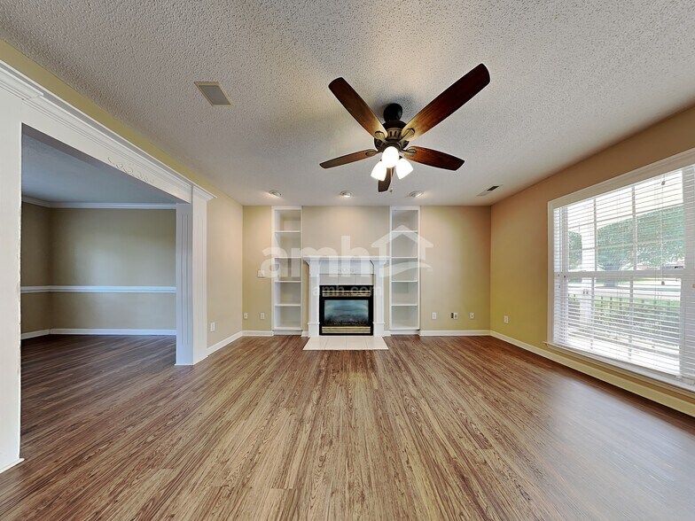 Building Photo - 4465 Greenfield Way Dr