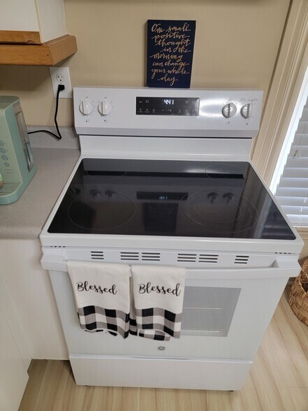 Building Photo - 102 3rd Ave