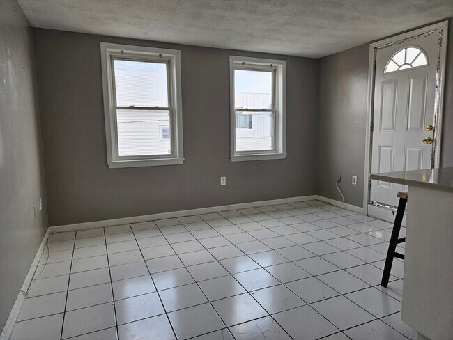 Building Photo - 49 Cottage St