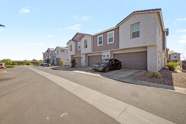 Building Photo - Live the Hawes Crossing Lifestyle – Pool, Pickleball & More! Internet included in the rent!
