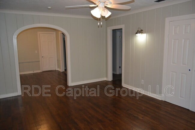 Building Photo - 716 W Cantey St