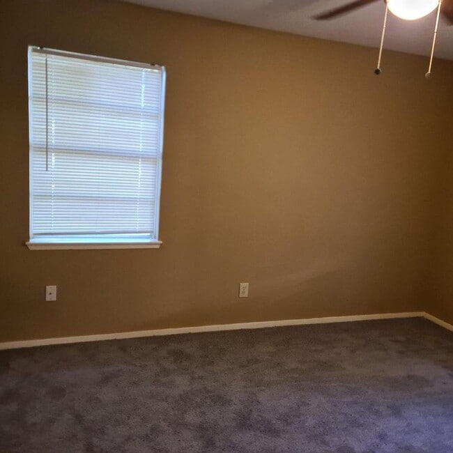 Building Photo - Beautiful 3 bedroom home in Angleton TX