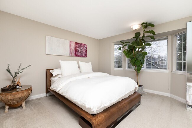 Building Photo - 4Bd/2.5Ba Kirkland Home