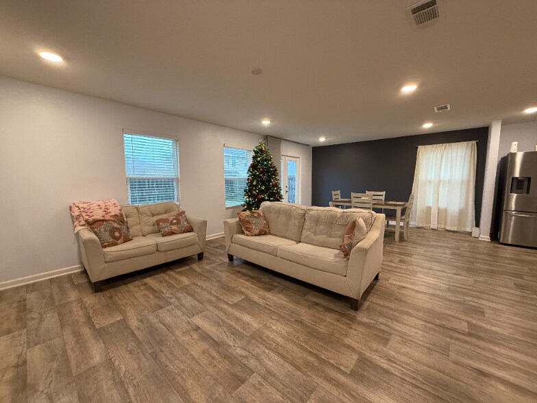 Building Photo - 831 Moorhen Wy