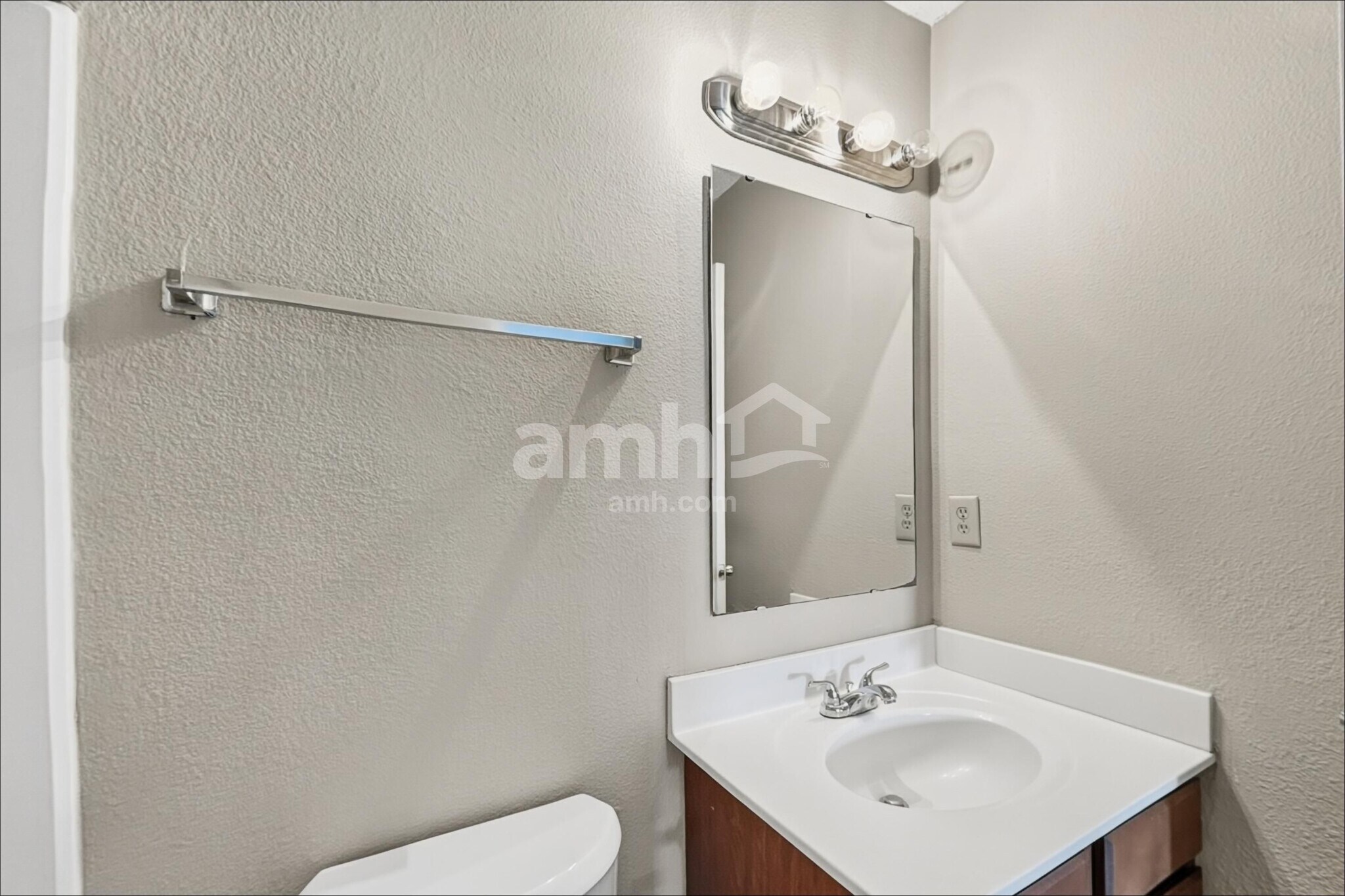 Building Photo - 15080 Fawn Hollow Ln