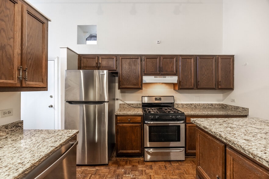 Building Photo - 2059 N Clifton Ave