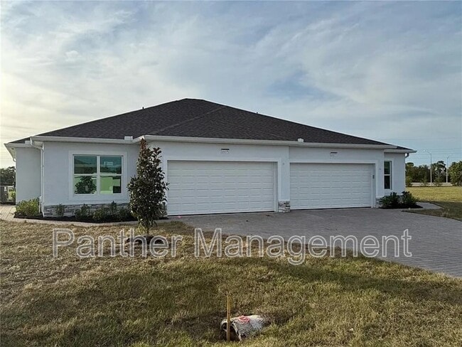 Building Photo - 16145 Badalona Dr