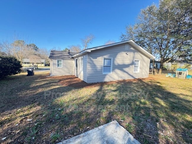 Building Photo - 205 25th St