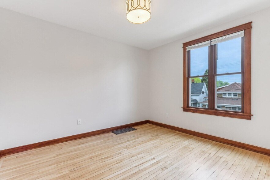 Bedroom 1 - 351A E Deer Pl