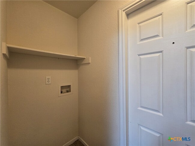 Building Photo - 5705 Mandalay Dr