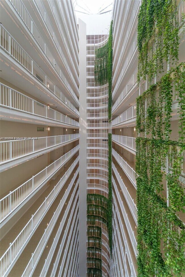 Building Photo - 1717 N Bayshore Dr