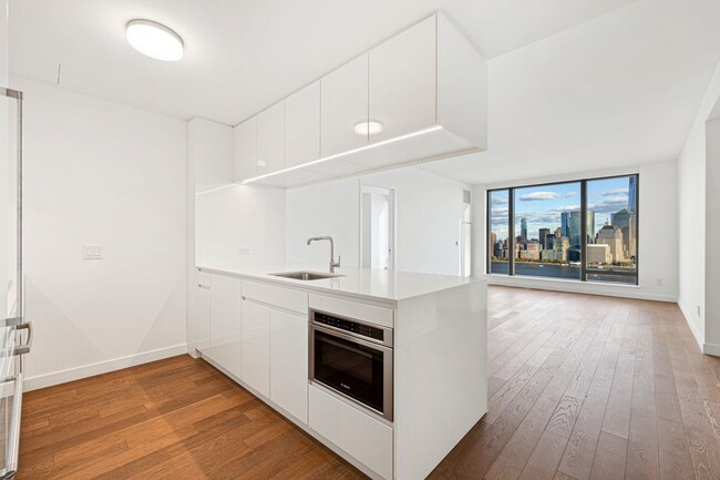 Building Photo - 99 Hudson St