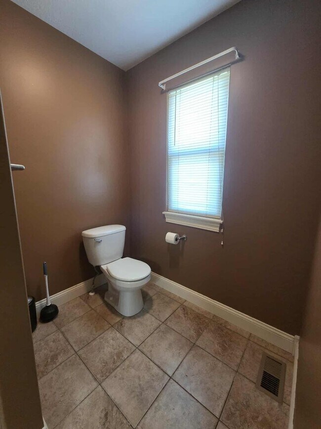 Building Photo - Spacious Home for Rent!