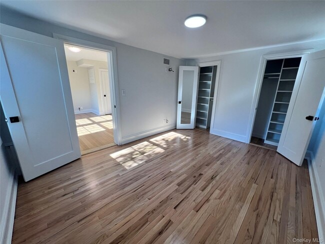 Building Photo - 14-30-30 160th St