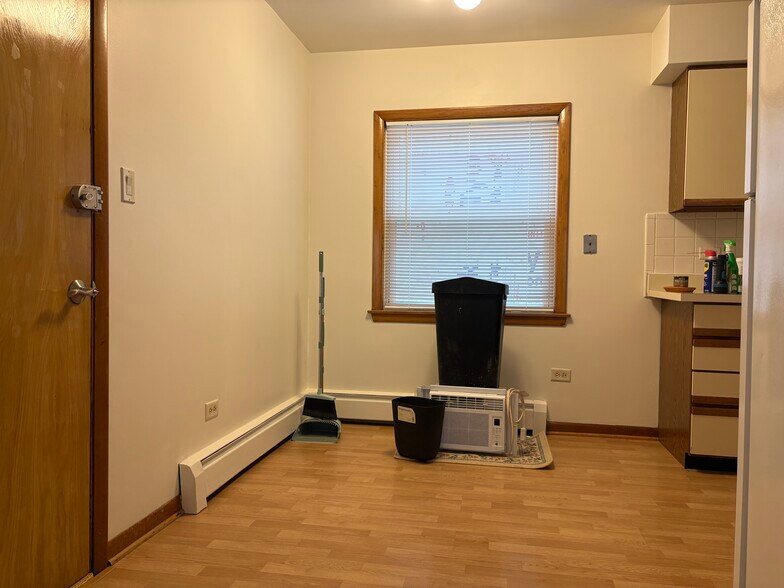 Building Photo - 2611 W Logan Blvd