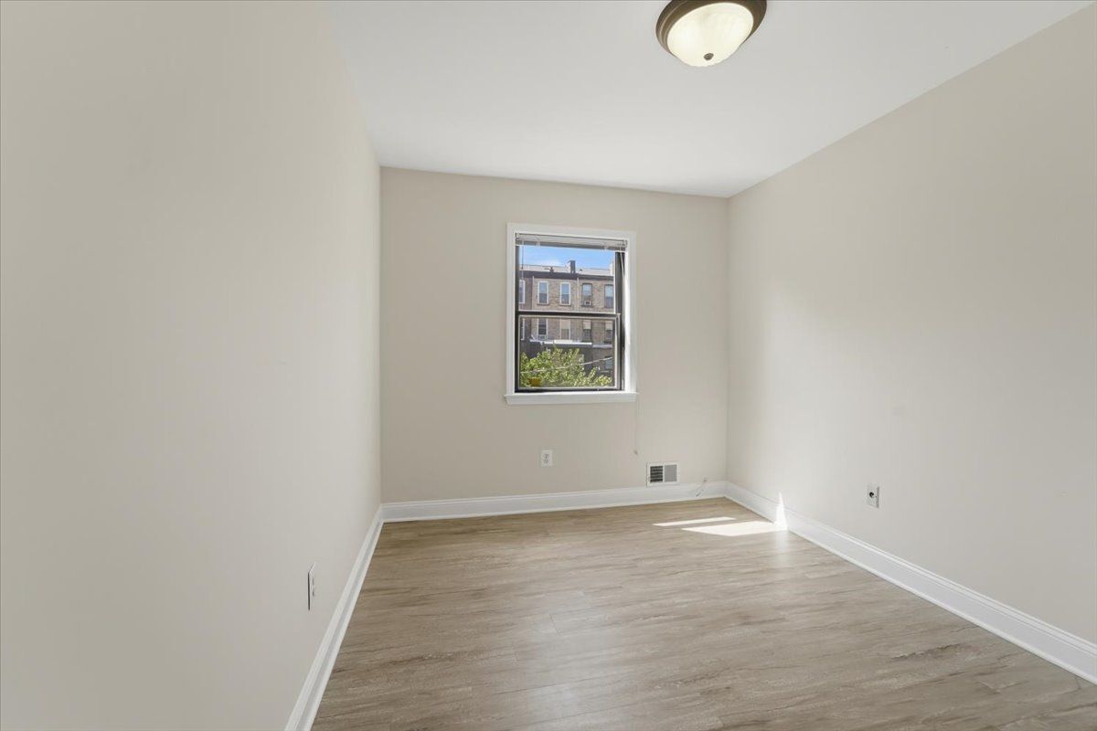 Building Photo - 295 9th St