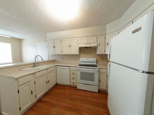 Building Photo - 622 Chauncey Dr