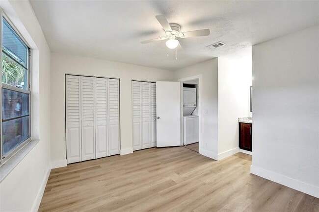 Building Photo - 35 SW 3rd St