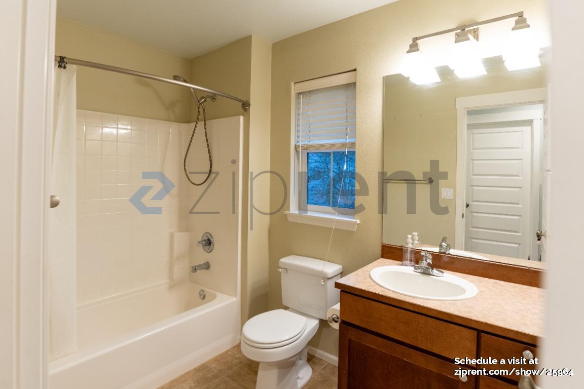 Building Photo - Unit