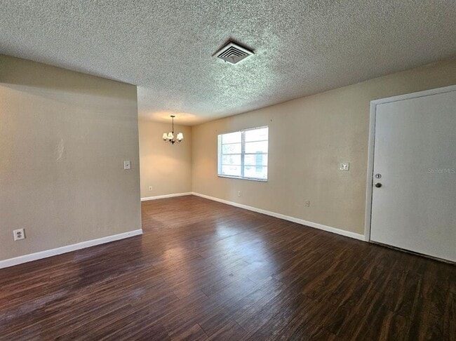Building Photo - 221 Northwest Jefferson Cir N