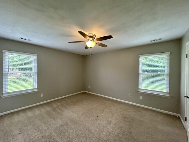Building Photo - 1004 Hearth Ct