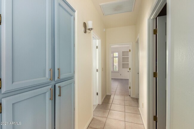 Building Photo - 4734 N Brookview Terrace