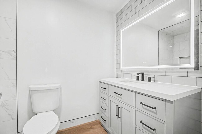 Building Photo - Tempe 5 bedroom 3 bath with pool and HUGE yard