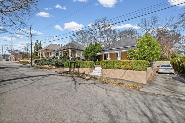 Building Photo - 805 Antone St NW