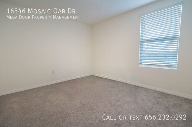 Building Photo - 16546 Mosaic Oar Dr