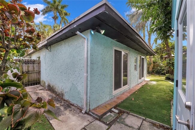 Building Photo - 1137 SW 8th Ave