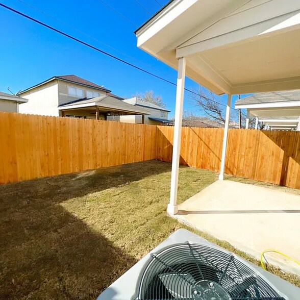 Building Photo - 2503 Lynwood Bnd