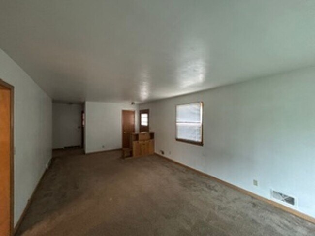 Building Photo - 22 S Randall Ave
