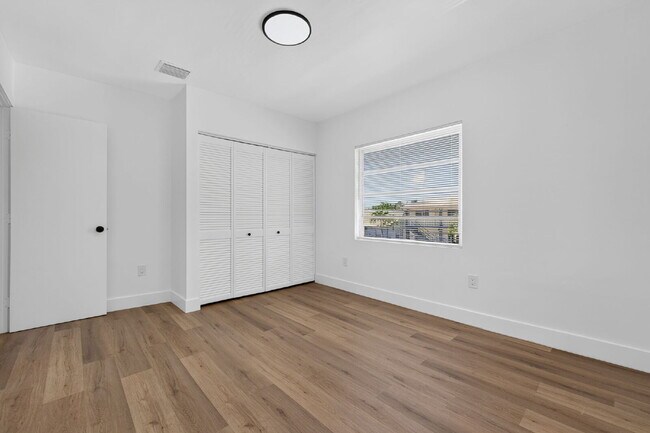 Building Photo - Little Havana 2BR | Assigned Parking | Water Included