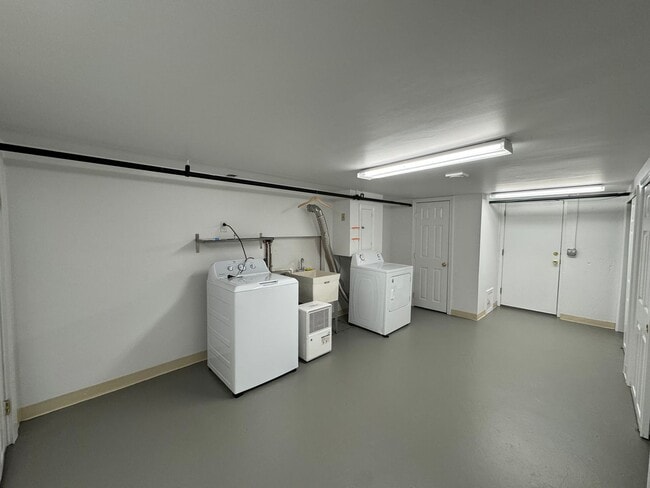 Building Photo - Pet-Ok | Charming Single-Family Ranch in Carlisle, MA | Avail 5/1