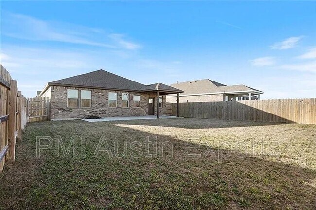 Building Photo - 405 Coba St