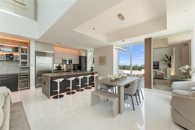 Building Photo - 950 Brickell Bay Dr