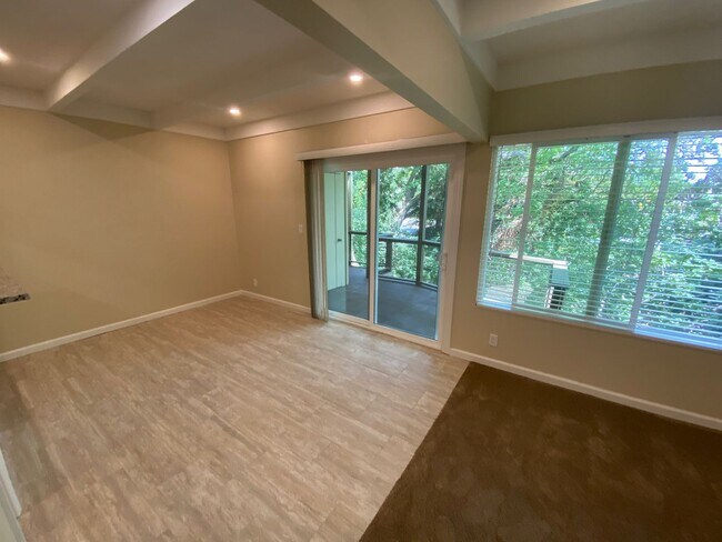 Building Photo - 2 Bed 2 Bath, LARGE Creek Side Apartment N...