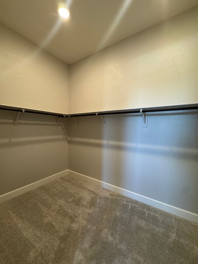 Building Photo - 1521 Golf Club Dr