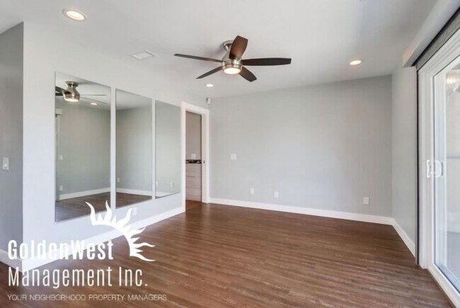 Building Photo - Charming 3Bdm 2.5Ba Townhome in the Claire...