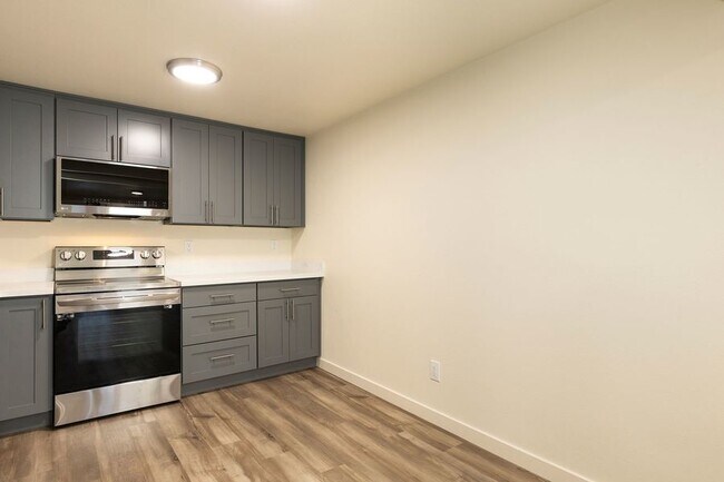 Building Photo - Paula Marie Apartments