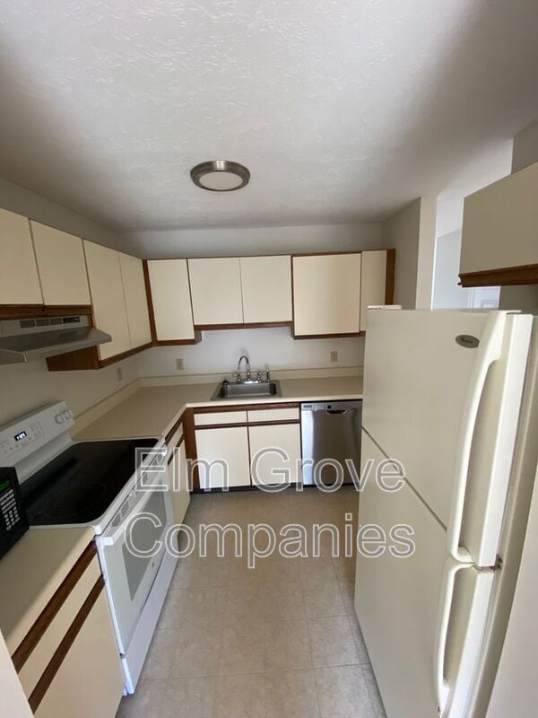 Building Photo - 17 Indian Brook Cir