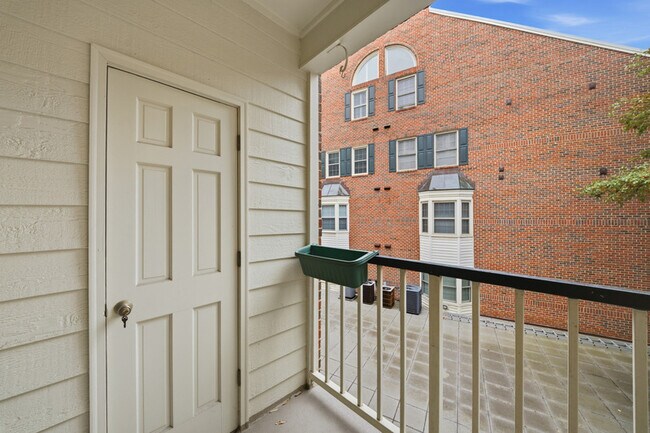 Building Photo - 300 Yarmouth St