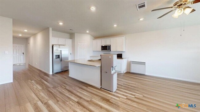 Building Photo - 10016 Avendesora Rd