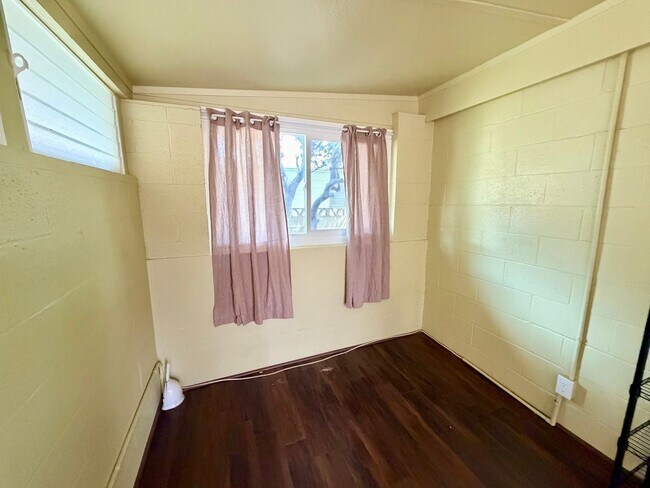 Building Photo - 1347 Palolo Ave