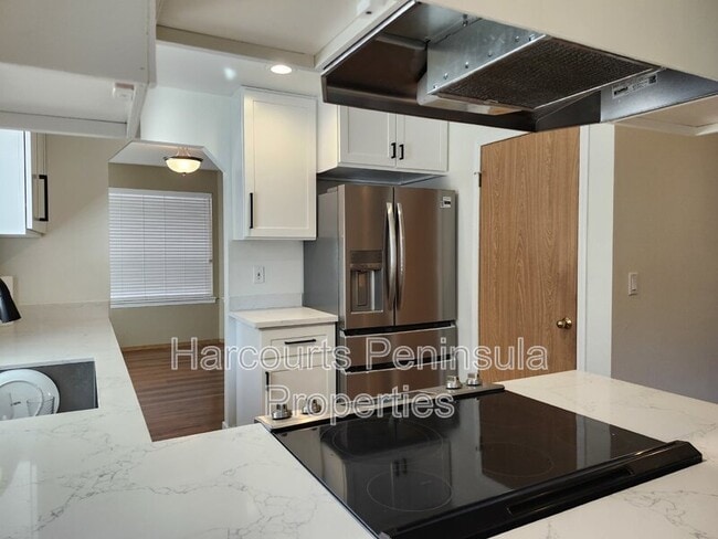 Building Photo - 8491 Covina Loop NE
