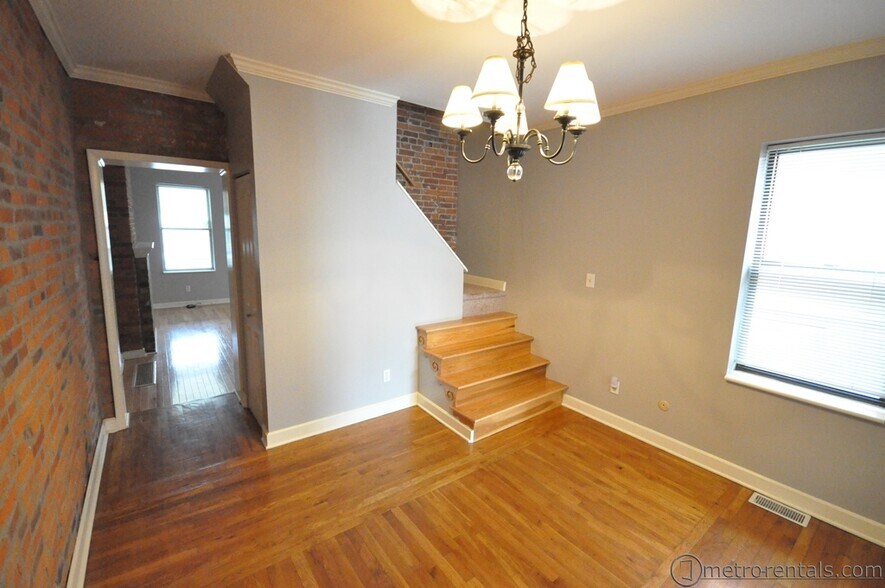 Building Photo - 820 Summit St