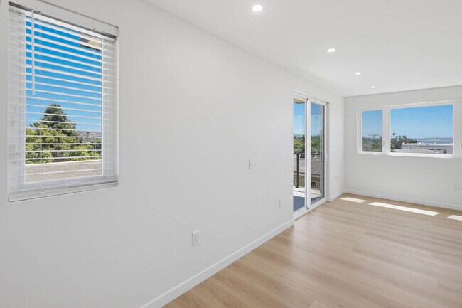 Building Photo - Breathtaking Bay Views & Large Private Deck - Walking Distance To Mission Bay