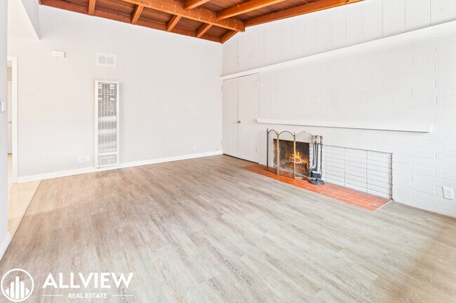 Building Photo - 311 Avenida Santa Barbara